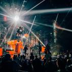 Se queda con el público nada más aparecer en escena por la forma en que llega al escenario. Julio Bellido, una de las voces cantantes de Studio 54, domina el arte de la jota aragonesa. Participó también en el primer The Hole.