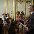 Gallardón no sería nada sin la prensa. Ha dado titulares, le han perseguido, lleva décadas siendo noticia. Él mismo ha asegurado que aunque a algunos les sorprendiese quería agradecer el papel de los periodistas que han ayudado a comunicar ...