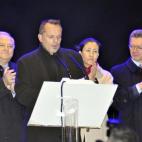 En la imagen, Gallardón (a la derecha) aplaude al cantante Miguel Bosé durante la campaña Navidad en Libertad en noviembre de 2008.