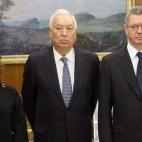 ...Y Gallardón se transformó en uno de los ministros más a la derecha del Ejecutivo de Rajoy. En la fotografía, Gallardón (a la derecha) junto a Soraya Sáenz de Santamaría y José Manuel García Margallo durante la jura del nuevo Gobie...