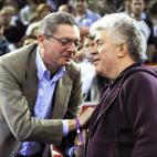 También se acercó al sector gay, llegando a oficiar un matrimonio homosexual en la capital, lo que le valió las críticas de su propio partido. En la fotografía, Gallardón saluda al director de cine Pedro Almodóvar, durante el Masters Se...