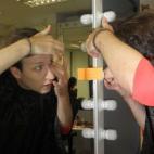 Joaquín Reyes nos cuenta que en alguna ocasión, aunque no en muchas, ha podido utilizar el azul de sus ojos para sus parodias: "En esta temporada en la parodia del rey sí me dejé mis ojos, porque él también los tiene claros".