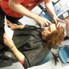 Y mientras le colocan la peluca de estilo fosco, llega por fin el guión. Los guionistas Sergio Sarria y Luismi Pérez son los autores de sus palabras. En Muchachada Nui y La Hora Chanante, era el propio Reyes quien escribía al personaje, ahora...