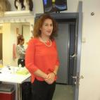 Joaquín mide 1,83 y es consciente de que es casi imposible no parecer una mujer "mostrenca" cuando se convierte. Los de vestuario tienen que buscar la ropa en la sección de tallas grandes.