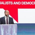 Hay un acuerdo entre socialdemócratas, populares y liberales para apoyar el conjunto de la Comisión Europea. "El consenso se logró para la elección de Juncker, pero también para el colegio de comisarios", recuerda De Grandes. Sin embargo, ...