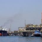 Fue una de sus primeras decisiones tras ser designado como comisario. Cañete vendió sus participaciones en petroleras para pasar el examen . Para los socialistas españoles no es suficiente y prueba que para ser ministro en España no conside...