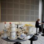 Antes de examinarte nunca está de más conocer a los profesores. Si los invitas a comer, aún mejor. Todas las fuentes consultadas confirman que este trabajo previo no sólo existe sino que es "imprescindible". El primer paso corresponde al p...