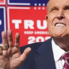 Rudy Giuliani, abogado del presidente, da una rueda de prensa en Filadelfia tras la victoria de Biden.