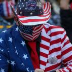 Un seguidor de Trump, derrotado tras conocer la victoria de Biden.