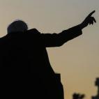 La mayoría de candidatos políticos reconoce el hecho de que muchos de los ciudadanos de su país hablan español, por lo que cada vez más políticos emiten anuncios en español en un esfuerzo por conectar con los votantes.