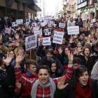 Las leyes mordazas tipifican delitos que limitan "de forma desproporcionada el ejercicio legítimo de los derechos a la libertad de expresión y de reunión pacífica", advierte AI. Hacer un escrache, rodear el Congreso, escalar un edificio o ...