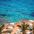 Este lugar de agua azul turquesa inspira serenidad lo que favorece el disfrute del sol y del buen tiempo este otoño. Los colores que crean tierra y mar al brillar el sol se convierten en un placer para los sentidos. Seguro que querrás repetir ...