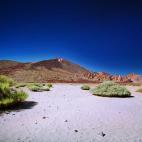 Esta isla canaria presume de un clima suave perfecto para disfrutar de un otoño caluroso cerca del mar. Santa Cruz de Tenerife ha sido elegida por los viajeros por su variedad de paisajes y actividades. Puedes encontrar desde las más cristalin...