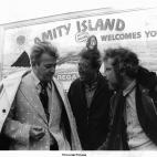 El alcalde de Amity Island es un tipo jovial pero muy interesado, incapaz de hacer frente a la situación que vive la isla. Presiona a Brody para que no cierre las playas, pues está obsesionado con la importancia de los ingresos del turismo, y ...