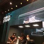 Colaboraci&oacute;n de Chris Stamp.