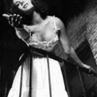 Su muerte sigue siendo un misterio, pero más curioso aún es que esta actriz no ganara nunca un Oscar, a pesar de optar a ello tres veces. Empezó su carrera con cuatro años y apareció en 56 films. Hizo papeles míticos en películas tan impo...