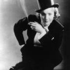 La musa de Sternberg ha pasado a la historia como una seductora andrógina y travestida. Sólo recibió una nominación, a pesar de ser un gran icono del cine que apareció en películas como El ángel azul, Marruecos, El expreso de Shanghai, La...