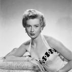 Recibió seis nominaciones al Oscar como actriz principal pero no ganó ninguna. Sí le dieron el honorífico, en 1994, por ser "una artista de impecable gracia y belleza, una actriz con gran dedicación cuya carrera siempre ha sido ejemplo de p...