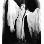 La diva vivió una vida muy larga, pero su carrera fue muy corta. Apareció en Ana Christie, Ana Karenina, El beso, Mata Hari, Gran Hotel, El velo pintado, Ninotchka y La mujer de las dos caras, y fue nominada tres veces. Cuando acabó la Segund...