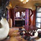 Esta casa es conocida como Crazy House en Lam Dong, al sur de Vietnam. Esta “casa de locos” es en paralelo galería de arte, abierta a los visitantes y, por otro lado, guesthouse, por lo que puedes alojarte en ella. Está decorada como si fu...