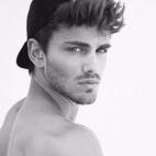 De las grandes pasarelas del mundo a Honduras. Sergio Carvajal es modelo e influencer, y novio de Natalia Garc&iacute;a Timofeeva, miembro del equipo nacional de gimnasia r&iacute;tmica. Ahora cambia las c&aacute;maras de Instagram y YouTub...