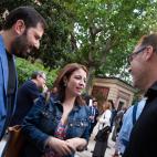 Antonio Ruiz Valdivia ('El HuffPost'), la portavoz del PSOE en el Congreso, Adriana Lastra, y el director de 'El HuffPost', Guillermo Rodr&iacute;guez.