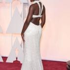 La actriz que en 2014 se alzó con el premio a la mejor interpretación femenina de reparto por Doce años de esclavitud, con un vestido de perlas de Calvin Klein.