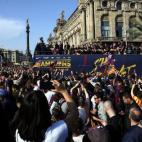 5c8b7c98240000f404a4d71d