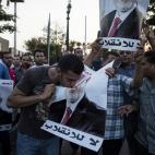 Seguidores del presidente Morsi muestran su apoyo congregados en la rivera del Nilo en el distrito Maadi.