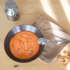 ▶️ Ingredientes (para 2-3 personas): un kilo de tomates pera, 400 gramos de calabaza, 100 gramos de pan duro, 1 diente de ajo, aceite de oliva virgen extra y sal. ▶️ Encuentra la receta aqu&iacute;.