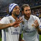 5c8ad55b360000ba1a6c27d8