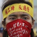 Un manifestante durante las manifestaciones del Primero de Mayo en Taipei.