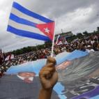 Manifestación en La Habana, Cuba, donde la pancarta destaca las buenas relaciones entre el país isleño y Venezuela. De hecho, el acto central del Primero de Mayo ha estado presidido por Raúl Castro y Nicolás Maduro.