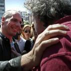 El ministro griego de Finanzas, Yanis Varufakis, durante una manifestación celebrada con motivo del Día del Trabajador en Atenas. Es la primera vez que acuden ministros a un acto de trabajadores y sindicatos.