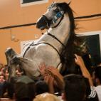 5c8a4a11250000bd0580f301