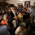 5c8a4a12240000f404a2e33a