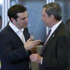 Hablando con Alexis Tsipras, en 2015.