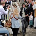 5c8a49e3360000c81a6b4800