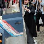 5c8a49e3250000bd0580f2b6