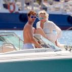 El cantante brit&aacute;nico eligi&oacute; Las Pitiusas [Ibiza y Formentera] como destino estival. Blunt, su mujer Sofia Wellesley y su hijo de dos a&ntilde;os han navegado en un yate por el Mediterr&aacute;neo. El autor de You&rsquo;re bea...