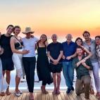 El fundador de Amazon, Jeff Bezos, y del cofundador de Dreamworks, David Geffen, tambi&eacute;n eligieron las Baleares para sus vacaciones. Los magnates estuvieron navegando en yate por las lslas junto a sus parejas y otros grandesde l...