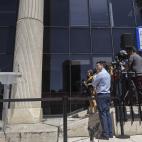 5c8a44d1360000c81a6b4063