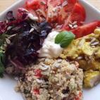 Lo bueno de este plato es que lo puedes comer caliente, templado y, si hay mucha cola en el microondas, incluso frío. Consulta la receta completa en CookPad.