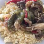 Una vez asadas las verduras, basta mezclarlas con la sémola, que sólo necesita tres minutos de cocción. Un plato nutritivo que además se puede comer frío. Consulta la receta completa en CookPad.