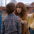 Dustin, Will, Joyce Byers (Winona Ryder) y Max (Sadie Sink).