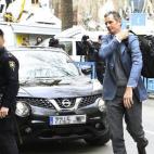 El marido de la infanta Cristina, Iñaki Urdangarin, llega a la Audiencia de Palma donde se celebra hoy la vista para decidir sobre la petición de medidas cautelares contra él y su exsocio Diego Torres, después de que hayan sido condenados a ...