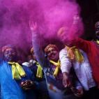 Fieles en Bankey Bihari, uno de los templos donde Holi se celebra con más intensidad.