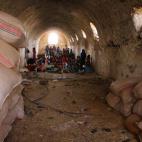 Un grupo de niños en colegio temporal en Dar’a, en Siria. A pesar de la violencia que se extiende por todo el país, niños y profesores abnegados hacen todo lo posible para que la educación siga funcionando.