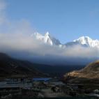 Por insólito que parezca, esta afirmación es literalmente falsa. El monte Everest, en la frontera entre China y Nepal, es aquel cuyo pico se eleva a mayor altitud sobre el nivel del mar, 8.848 metros. Pero no es ni mucho menos la montaña más...