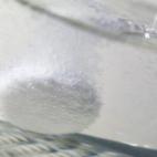 Sin bajarnos del avión, hace unos años comenzó a popularizarse el llamado Síndrome de la Clase Turista, una dolencia achacada a la inmovilidad y consistente en la formación de trombos sanguíneos en las venas de las piernas que pueden viaja...